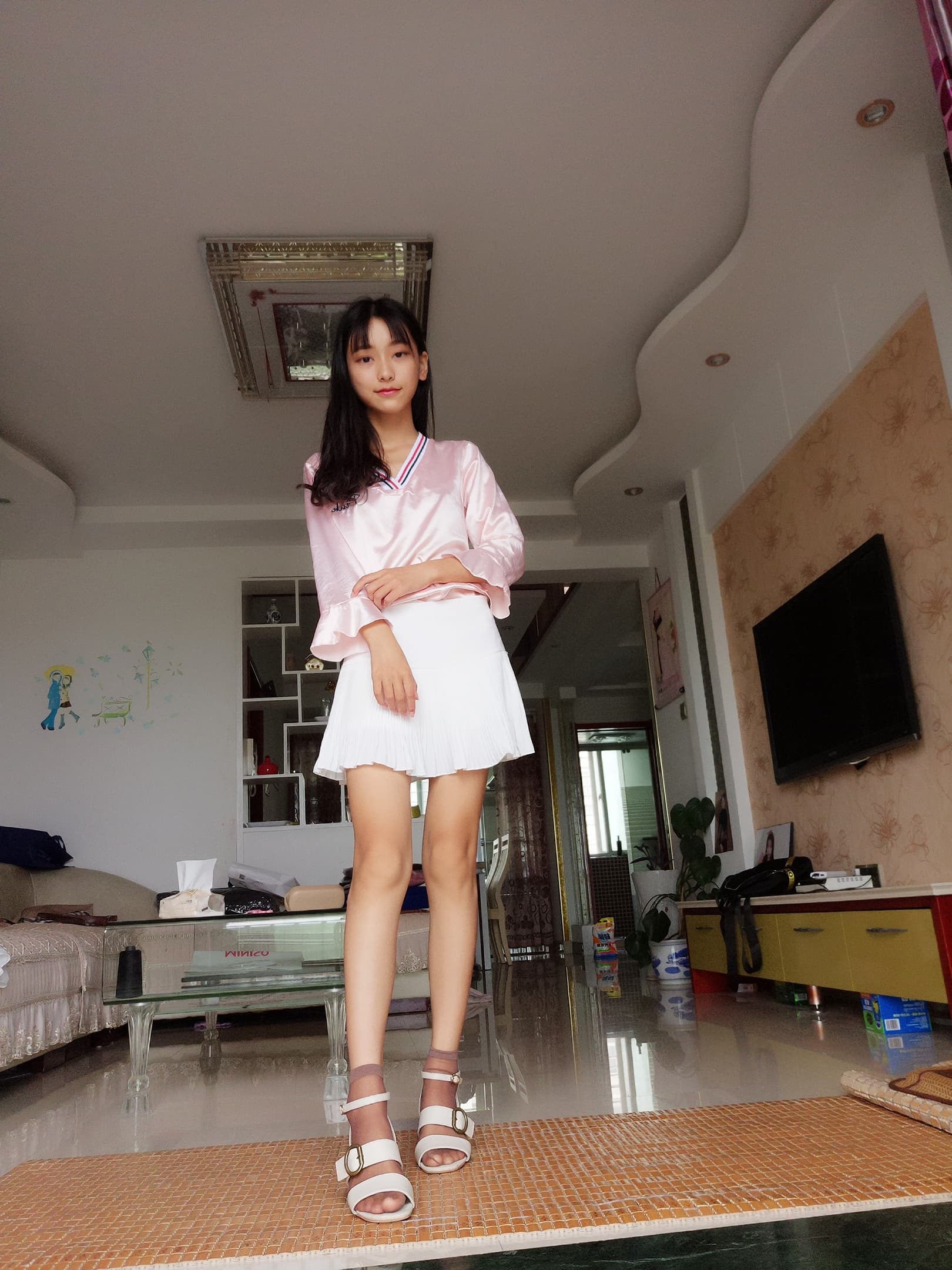 Short stockings and toes