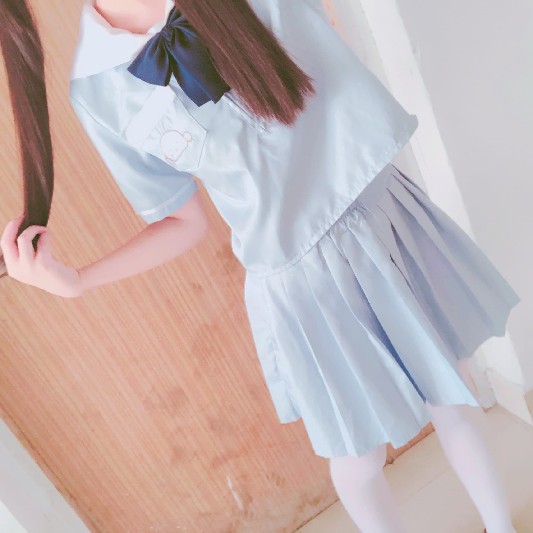 Nylon-clad ankles on steps