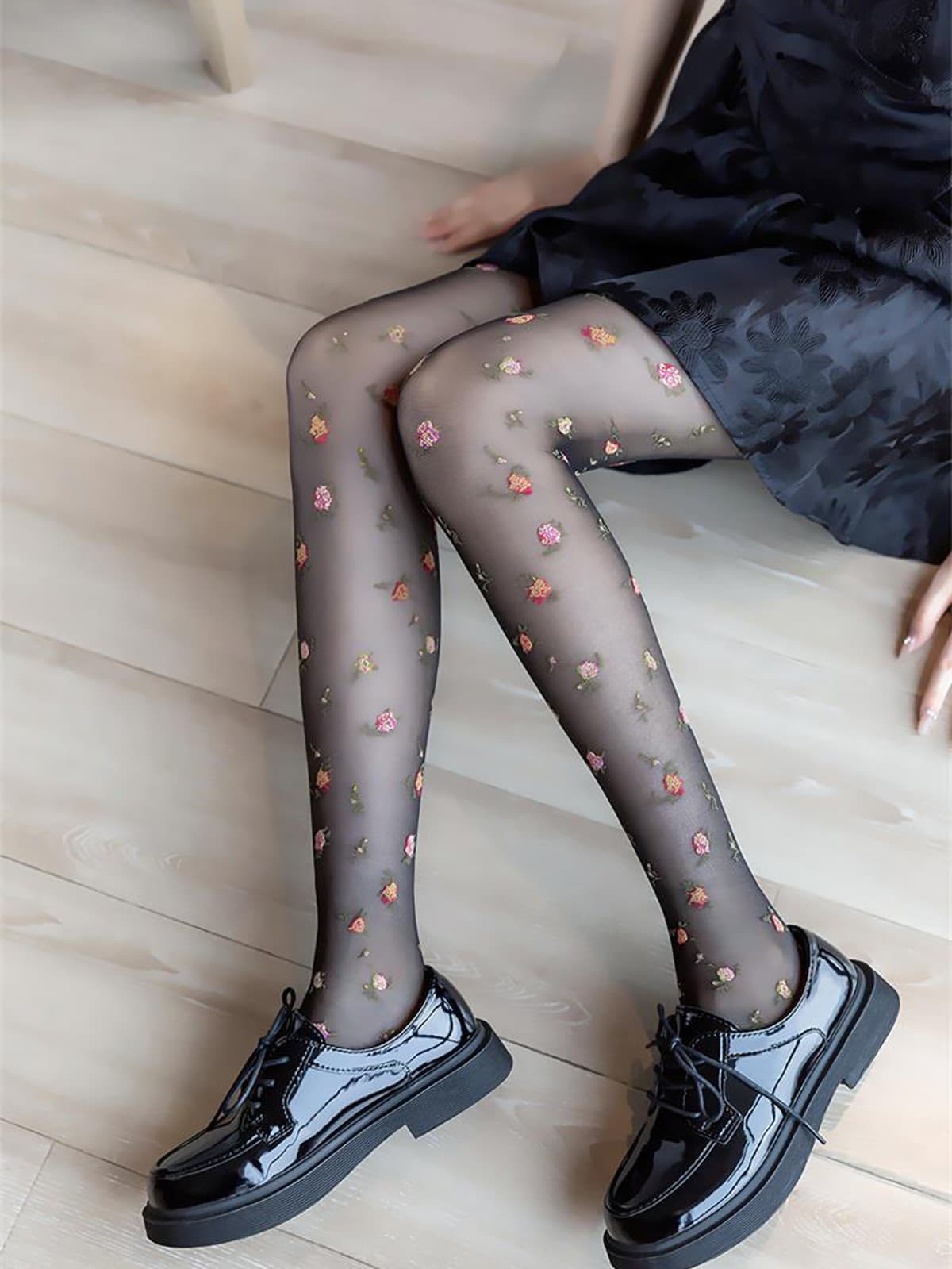 Lolita Sweet Floral Velvet Knee-High Socks, French Retro Jacquard Print Tights