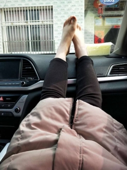 College Girls' Feet Are Just So Beautiful