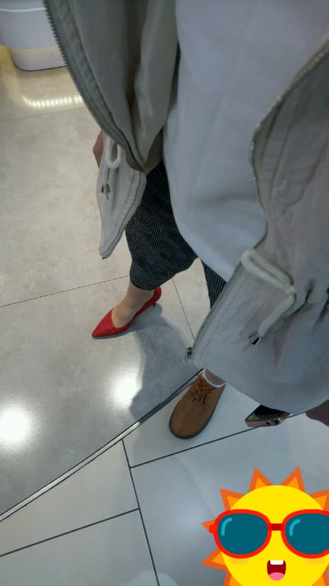 Girlfriend's Small Feet, Guess the Shoe Size