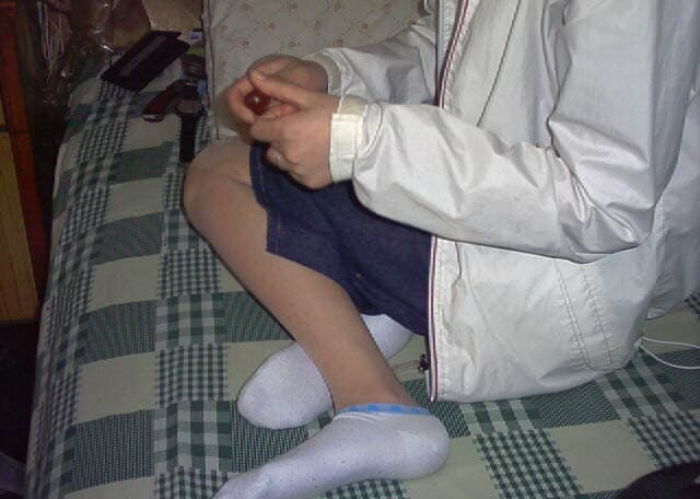 Ankle-length green-bordered white cotton socks