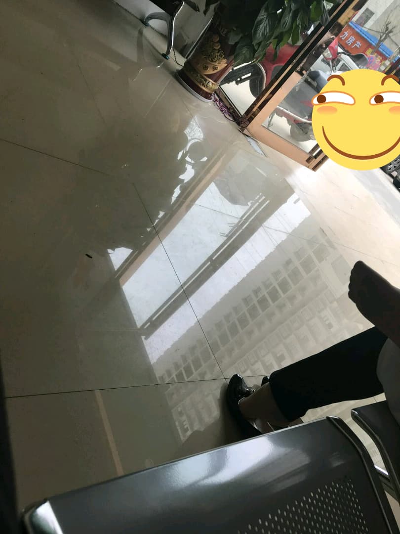 Took a pic of the mature woman who helped me with the needle, her figure is great, especially her socks