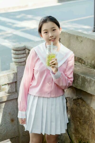 Senior high student didn't study at home and took his girlfriend out for a photoshoot (_'▽'_)