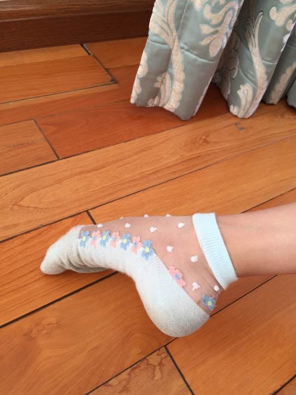 Master, can you help check the top of my feet?