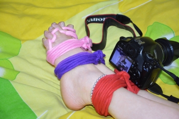 Beautiful feet, beautiful legs, rope art, camera