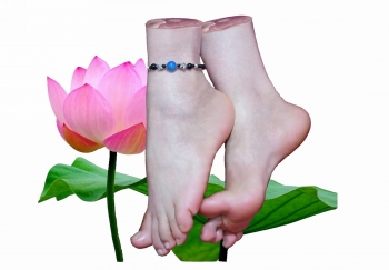 Beautiful feet, broken feet are sexier