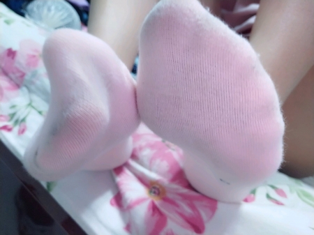 Daily update: Sports pants, white sneakers, and photos of many socks, feel free to take a look