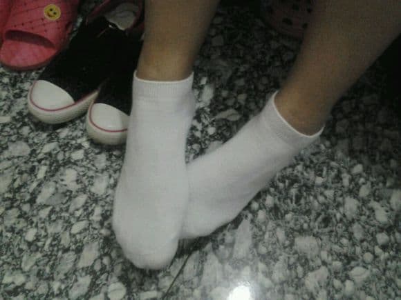 Taking Off My Girlfriend's Cotton Socks and Helping Her Wash Her Feet