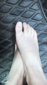 Why Delete Short Flesh-colored Stockings?