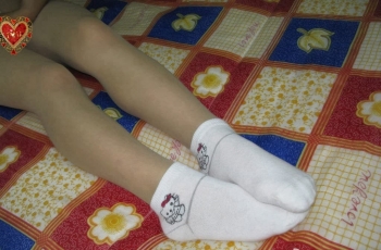 White Cotton Socks with HELLOKITTY Design, Slowly Taking Off to Add Temptation