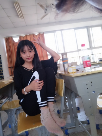 White Pearl Transparent Glass Short Socks - Classroom