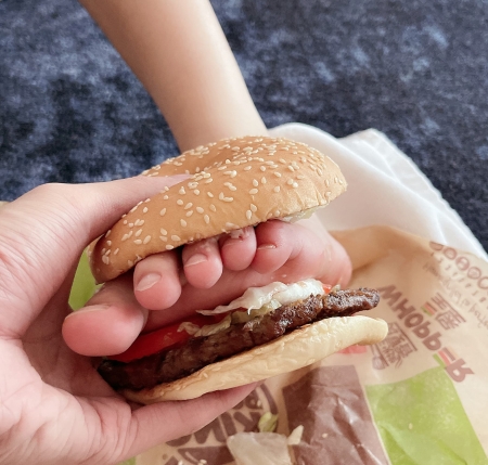 Bare feet burger, irresistibly delicious