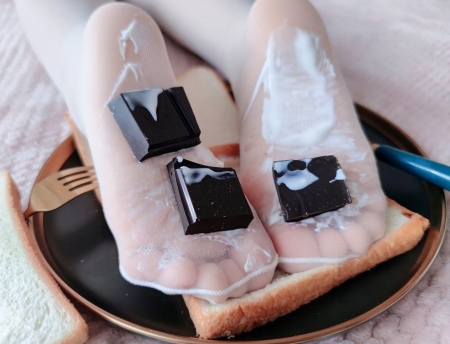 Marinate Feet With Cream and Jelly for Flavor