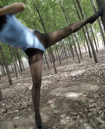 high-cut outdoor exposure