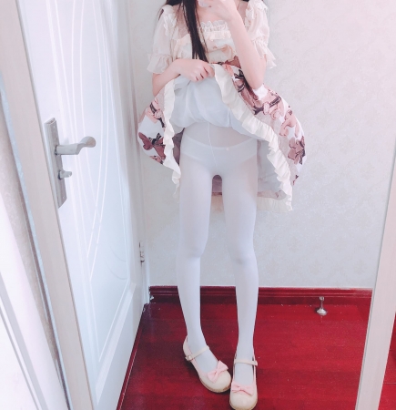 ロリスカート × ホワイトストッキング