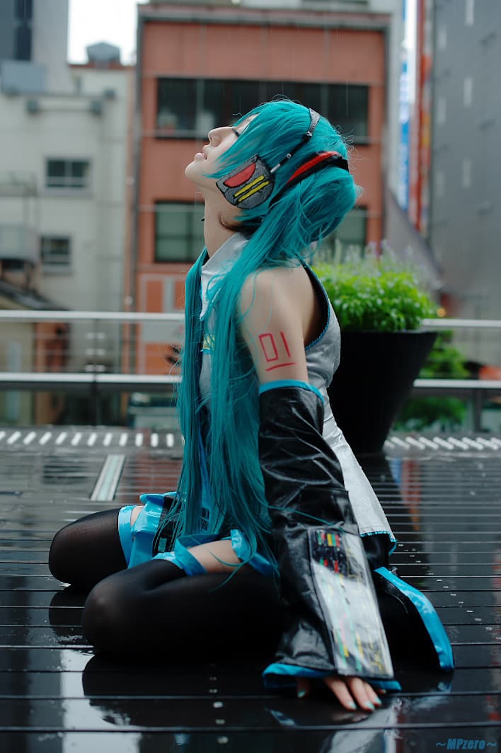 Kitsune-inspired cosplay portrait with servant attire, stockings rolled to mid-calf, bare soles angled toward camera in coy pose