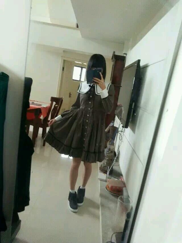 Knee socks with lace trim