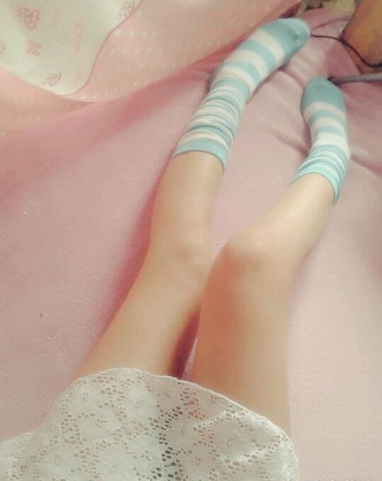 pink toe nails and nylons