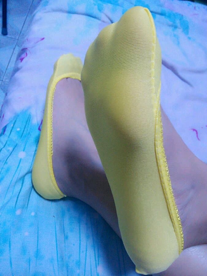 Cropped stockings highlighting exposed heels