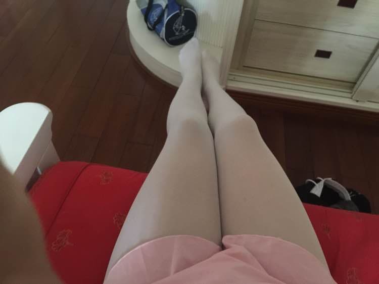 fresh feet, eager toes