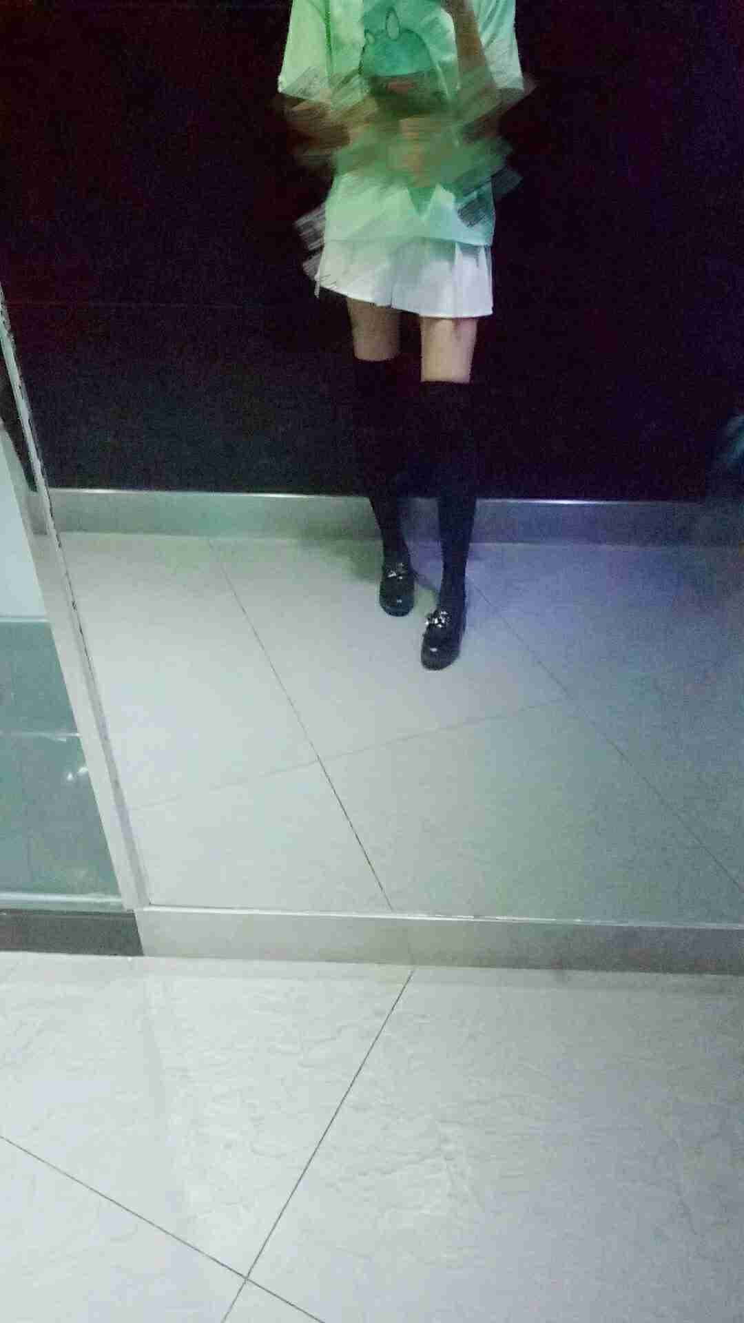 girlfriend's nylon toes