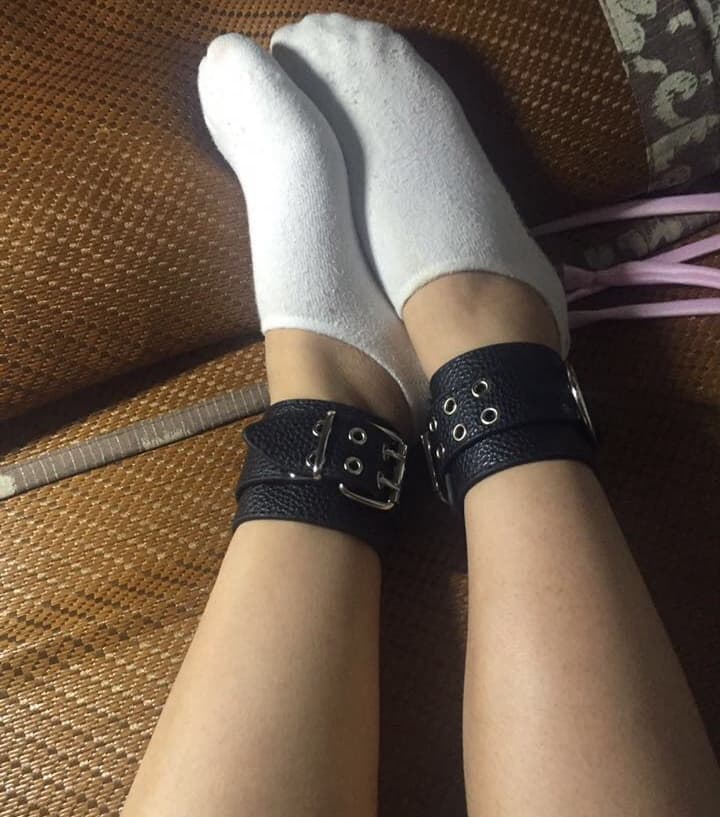 Cuffed feet in stockings