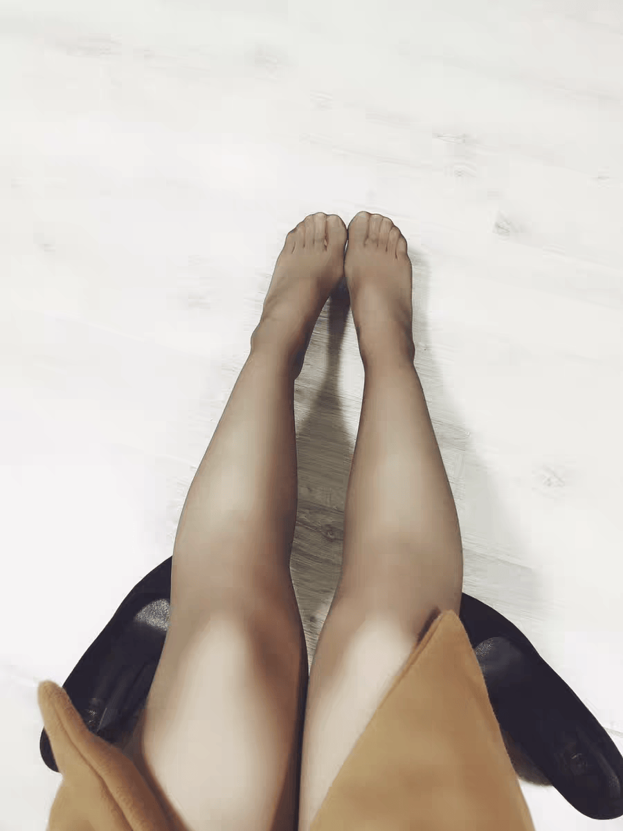 Sheer pantyhose on feet