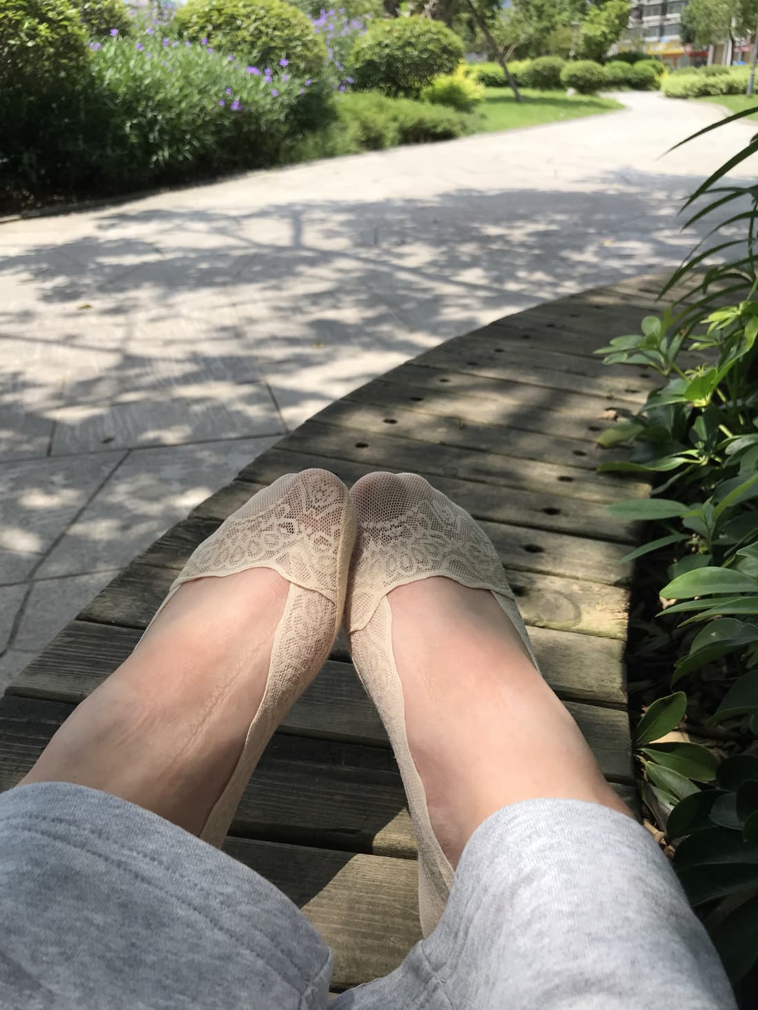 Haha, skin-colored lace no-show socks
