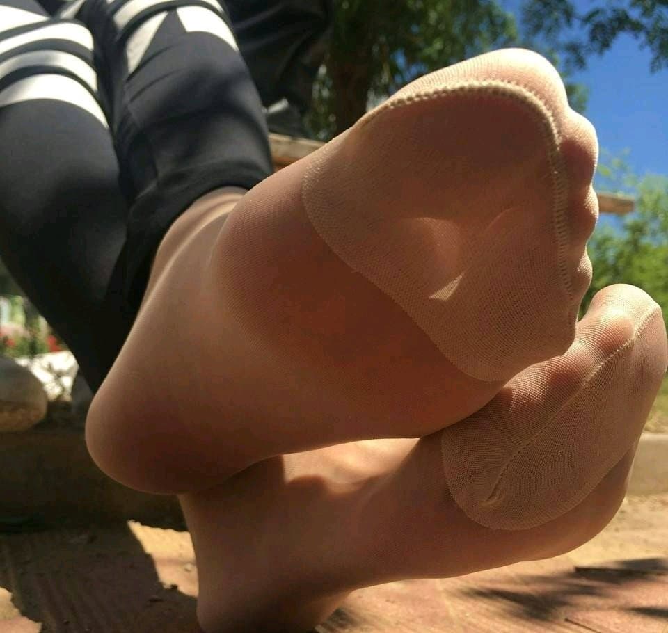 Ankle-length socks revealing delicate heels