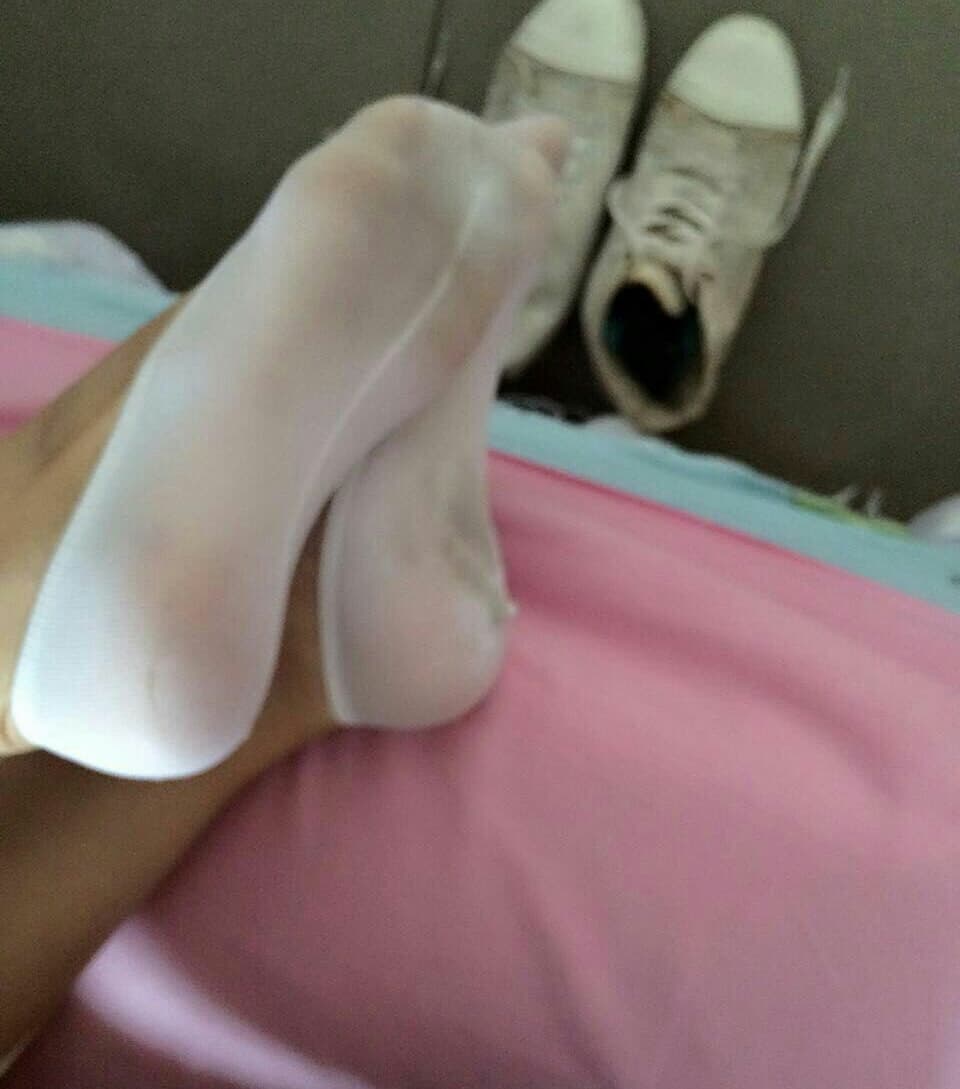 heels off revealing arched bare feet