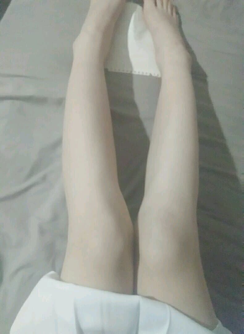 Adult role-play scene with white crew socks and a mature aesthetic, ankle and calf softly lit